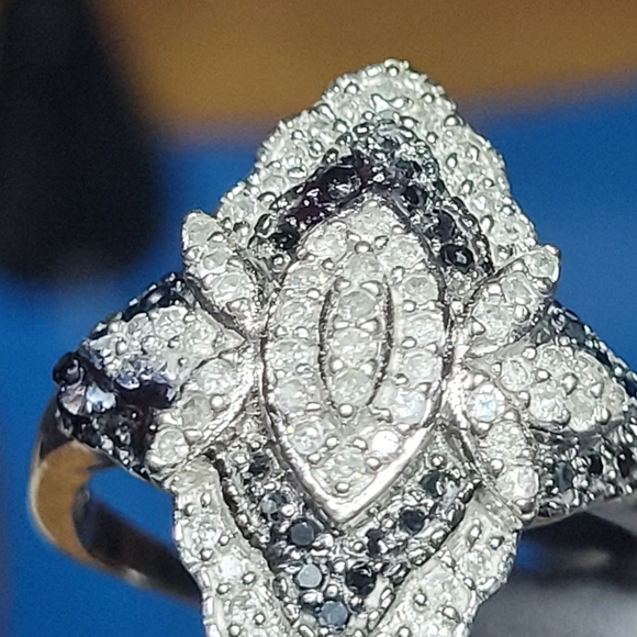 Jewelry - 10K White Gold Diamond Ring Size in Pictures